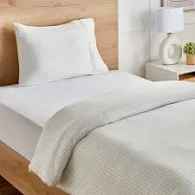Elegant and Peaceful Semi-Furnished Rooms for Working Ladies in Al Budaniq and Abuhsgara Shrajah
